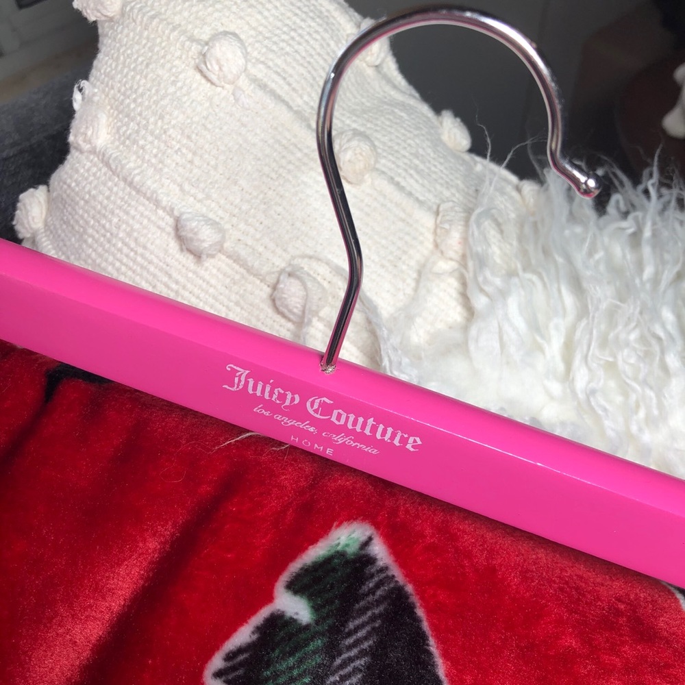 ✨NWT Juicy Couture throw. - Picture 3 of 9
